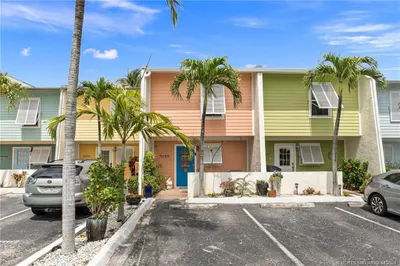 3135 SE Indian Street #5 1