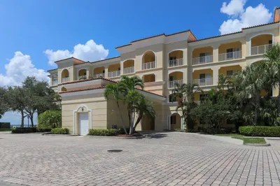 31 Harbour Isle Drive W #303 1