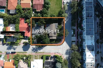1435 / 1340 Bay Rd/flamingo Way 1