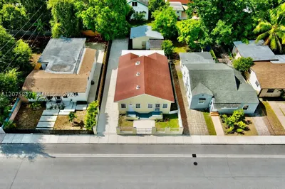 30 NW 50th St 1