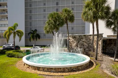 336 GOLFVIEW Road #708 1