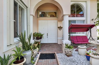 120 Isola Circle 1