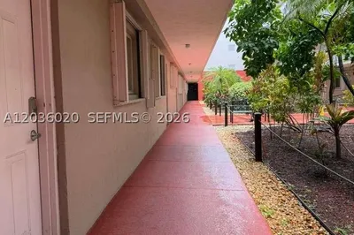 600 NW 32nd Pl #105 1
