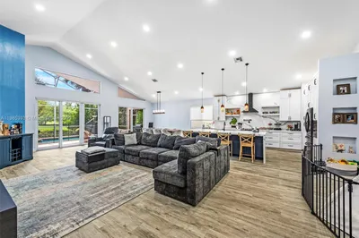 1551 Lacosta Dr E 1