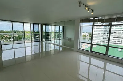 5750 Collins Ave #10F 1