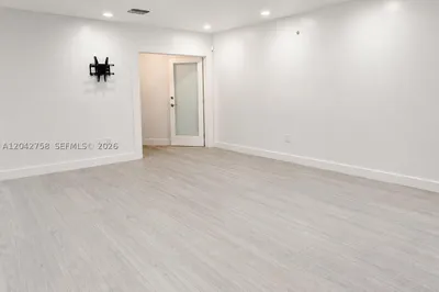 9450 NW 58th St 1