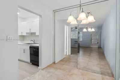 2000 NE 51st Court #108 1