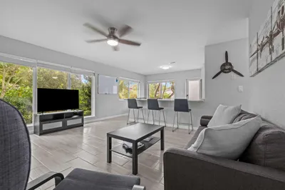 1007 NE 9th Court 1