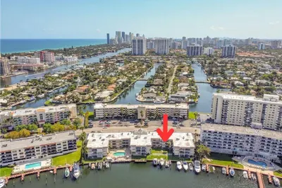 300 Golden Isles Drive #206 1