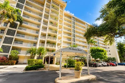 3520 Oaks Way #402 1