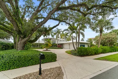 700 St Lucie