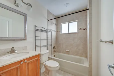 410 SW 15th Street #204 1