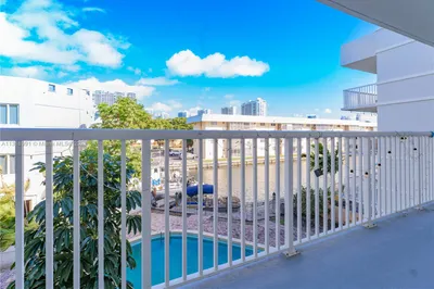 3527 NE 168th St #305 1