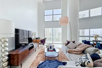 300 S Biscayne Blvd #L-1016 1