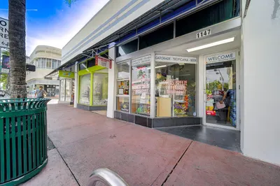 Cafeteria/convenience Store For Sale In Miami Beach On  1