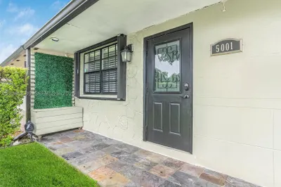 5001 SW 92nd Ter 1