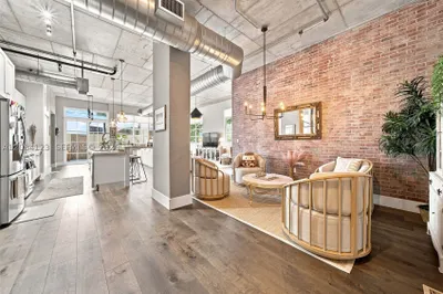 410 NW 1st Ave #202 1