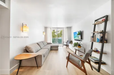1035 West Ave #305 1