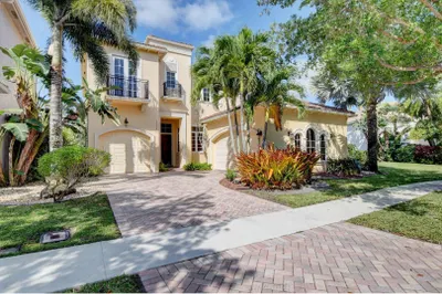 17739 Lake Azure Way