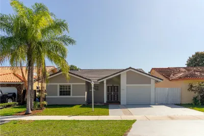 15881 SW 139th Ave 1