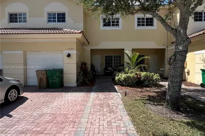 7636 S Stonecreek Cir 1