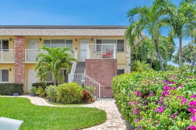 1001 NE 8th Avenue #218 1