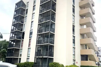 3101 N COUNTRY CLUB DR #507 1