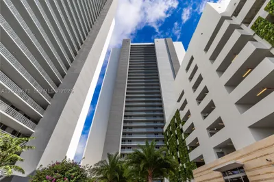 16385 Biscayne Blvd #1805 1