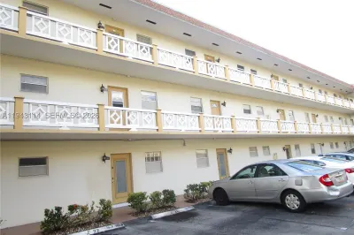 5111 W Oakland Park Blvd #305 1