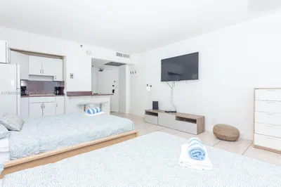 5445 Collins Ave #507