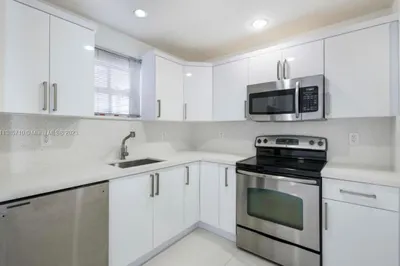 411 SW 37th Ave #4A 1