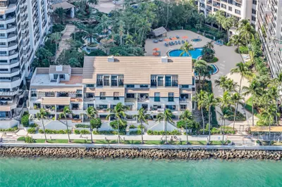 520 Brickell Key Dr #A-BH25 1