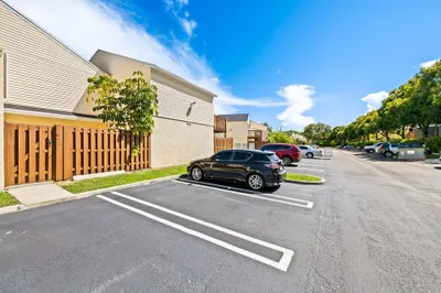 643 Executive Center Drive #Q-102 1