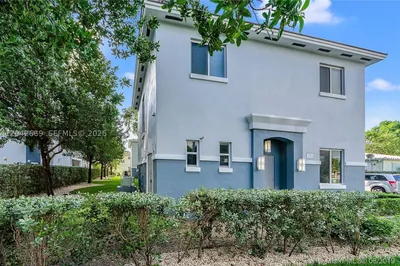2732 SW 26 St #2732 1