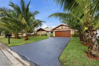10949 NW 1st Manor 1