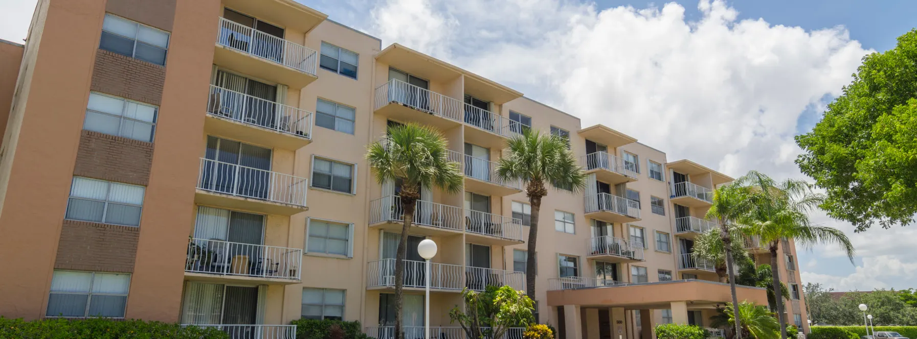 Just Listed | Wonderful in West Palm Beach | 500 Executive Center Drive #2a