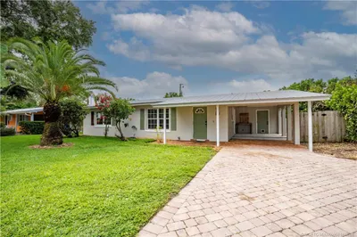 1028 NE Hansen Terrace 1