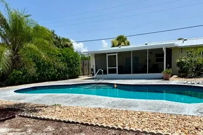 3132 NE Savannah Road 1