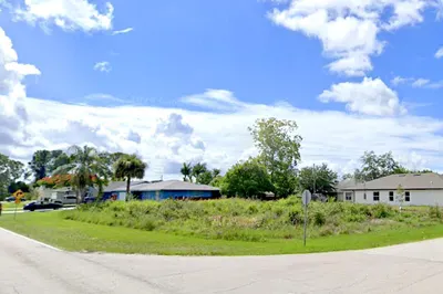 1190 SW Del Rio Boulevard 1