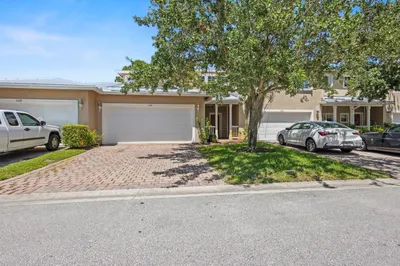 624 NE Bent Paddle Lane 1