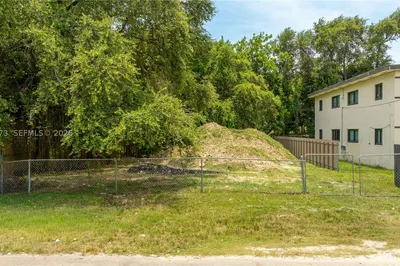 28 NW 76th St 1
