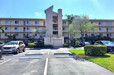 6795 Huntington Lane #405 1