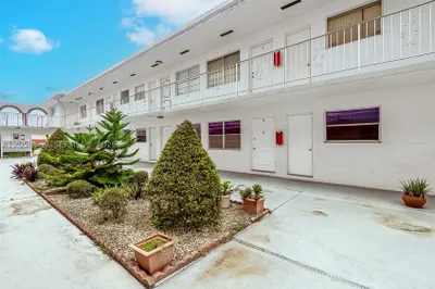 2826 Van Buren St #8 1