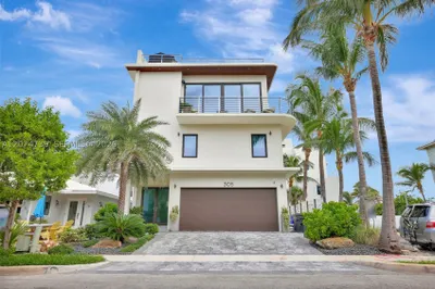 305 Oak St 1