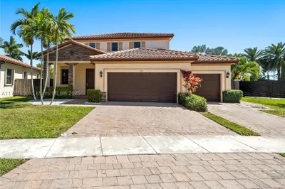 735 SE 35th Ter 1