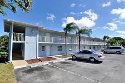 605 Ixoria Avenue #1b 1