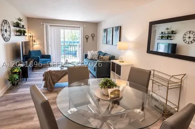 1150 Collins Ave #204 1