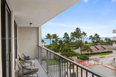 2625 Collins Ave #402 1