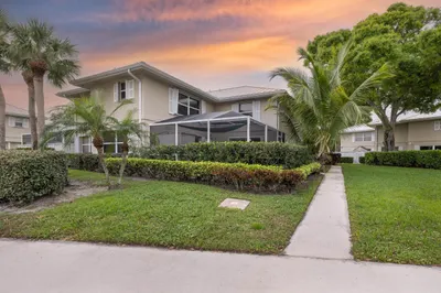 2861 SW Lakemont Place 1