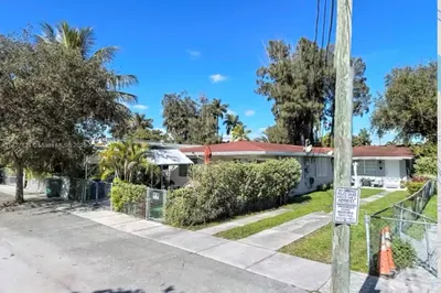 3285-3287 NW 13th Ter